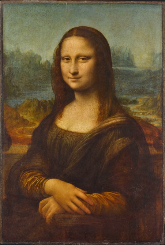レオナルド・ダ・ヴィンチの絵画《モナ・リザ》。暗い衣服を着た女性が手を重ねて座り、背後には道や川、岩山のある遠い風景が描かれている